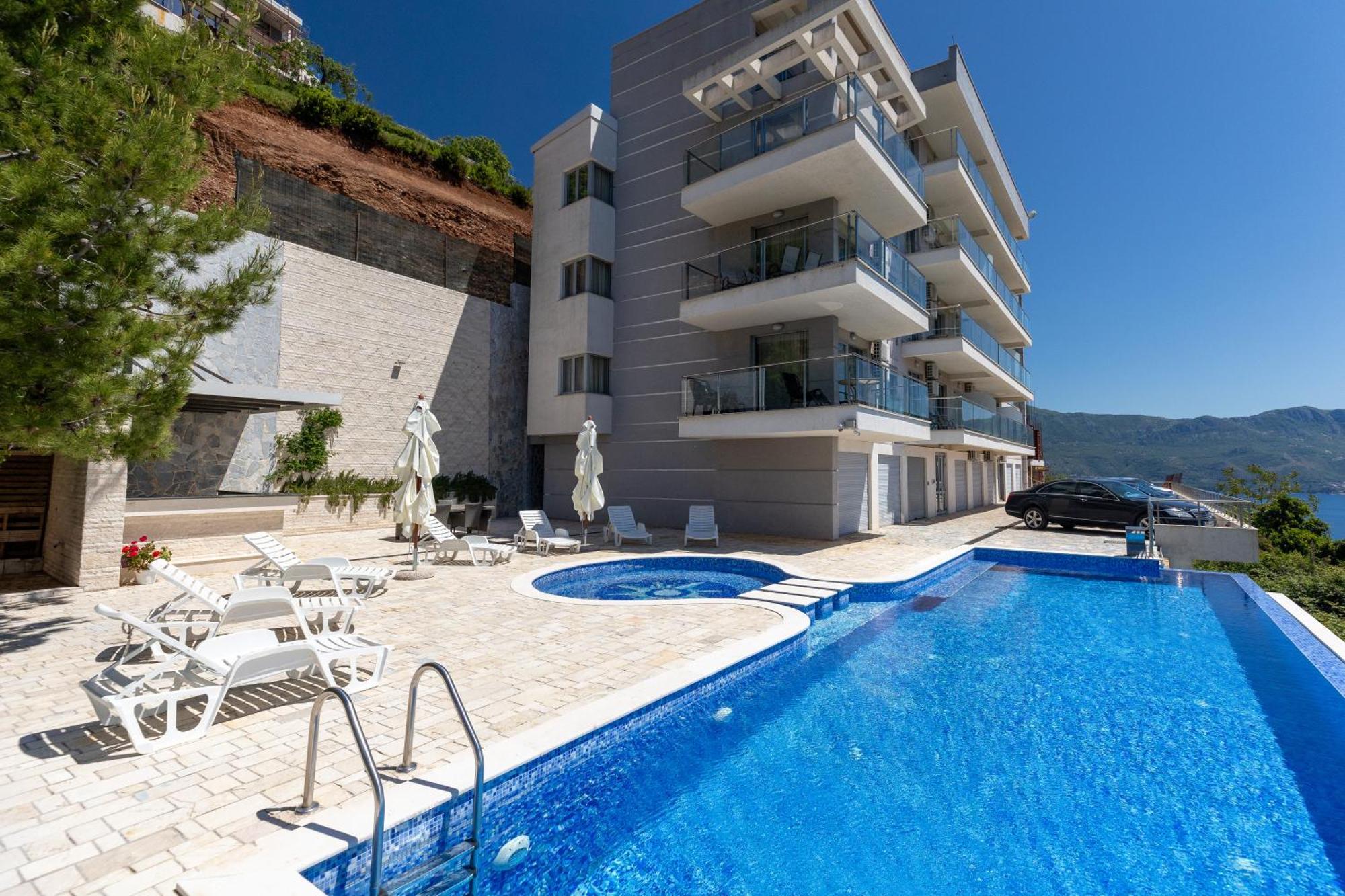 Апартаменты Tophill Altezza Premium - View And Pool *